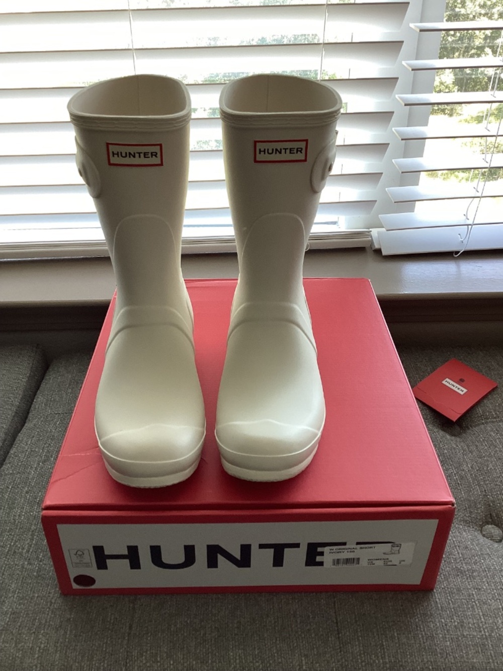Hunter Original Short Waterproof Rain Boot, size 10 - Picture 8 of 11